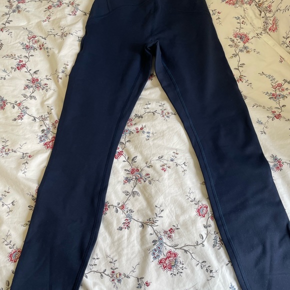 Lululemon Navy InStill High-Rise Tights 25’ - Picture 4 of 5
